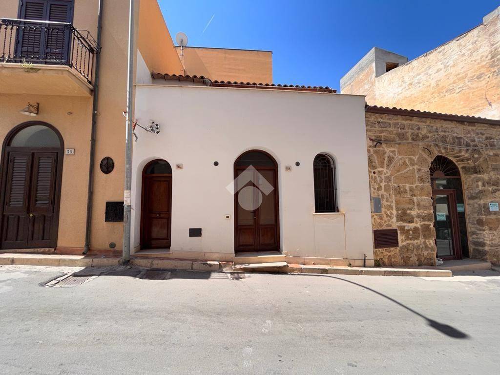 Casa Indipendente in vendita a Castellammare del Golfo via Discesa Marina, 37