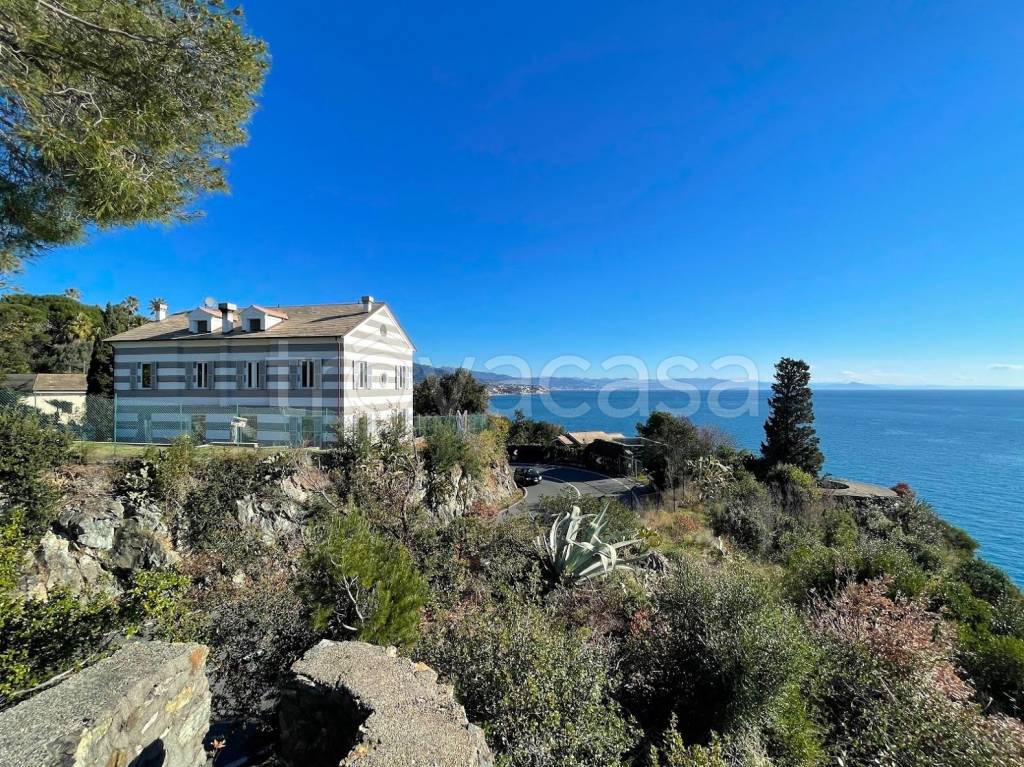 Villa Bifamiliare in vendita a Varazze via Genova, 127