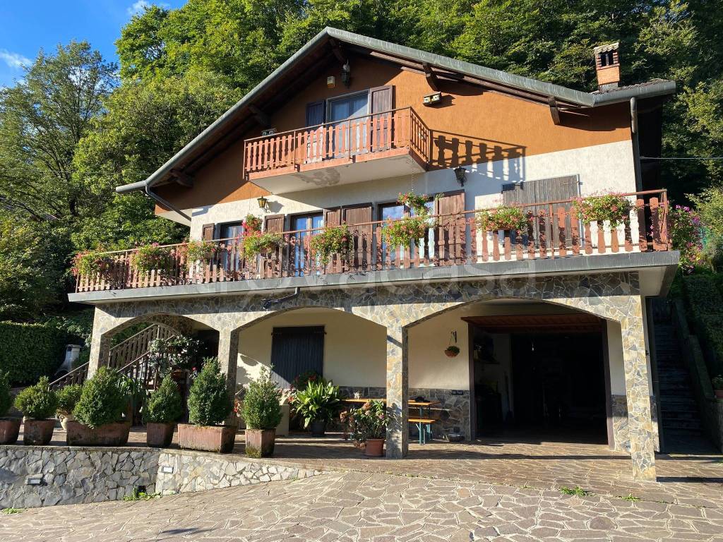 Villa in vendita a Sant'Omobono Terme via Ca' Mazzoleni