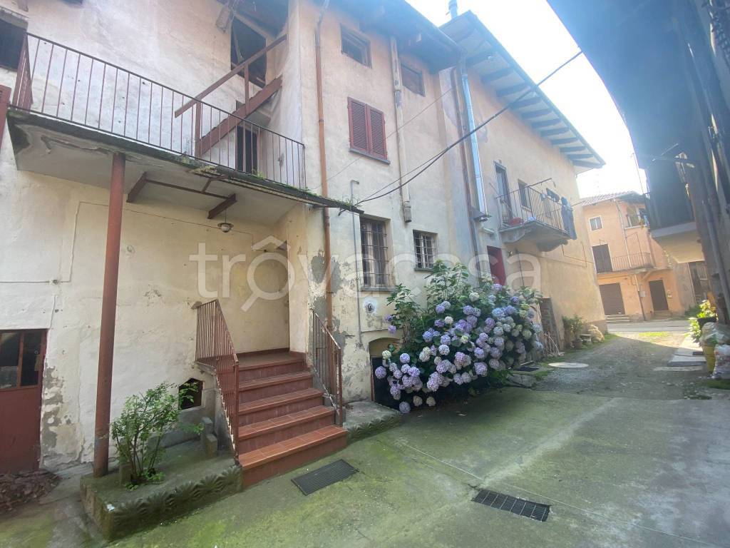 Casa Indipendente in vendita a Cavaglià via Riva di Ponente, 8