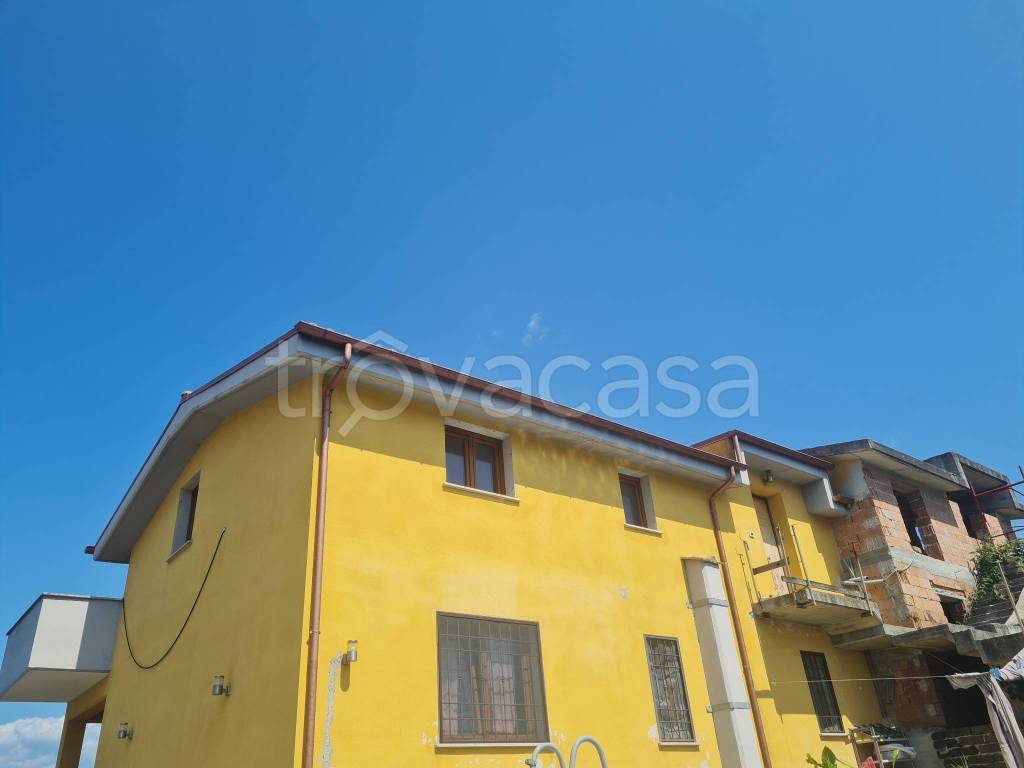 Appartamento in vendita a Fara in Sabina via delle Querce, 9