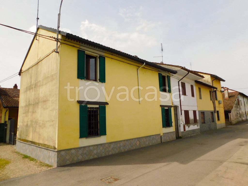 Casa Indipendente in vendita a Sannazzaro de' Burgondi via Giacomo Matteotti