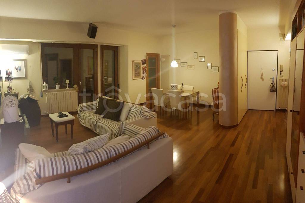 Appartamento in in vendita da privato ad Ascoli Piceno largo dei Garofani, 2
