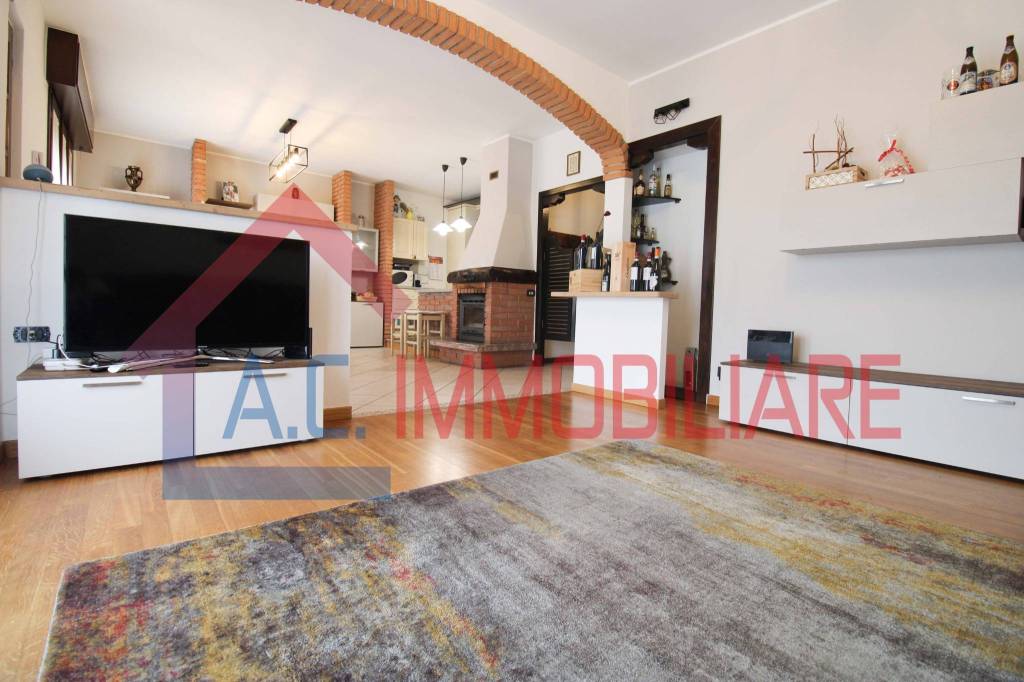 Villa Bifamiliare in vendita a Vergiate via Felice Cavallotti, 6