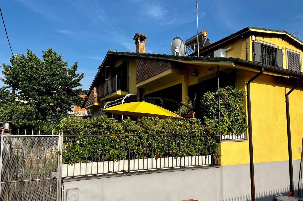 Villa Bifamiliare in vendita a Guidonia Montecelio via Caio Acilio