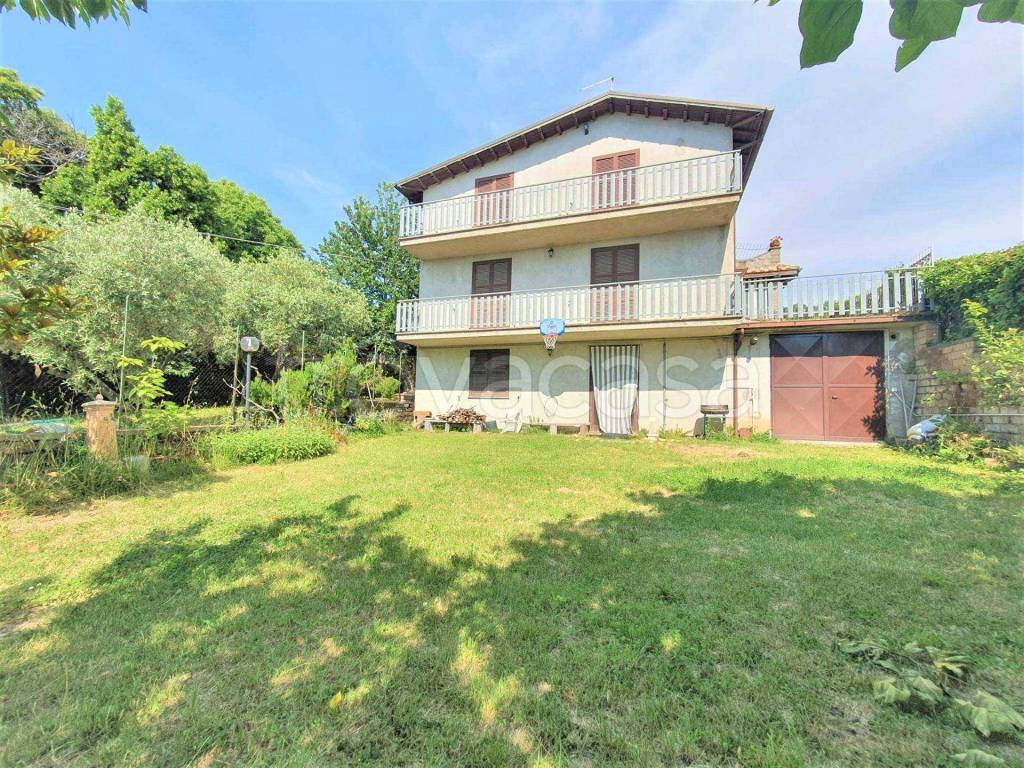 Villa Bifamiliare in vendita a Viterbo