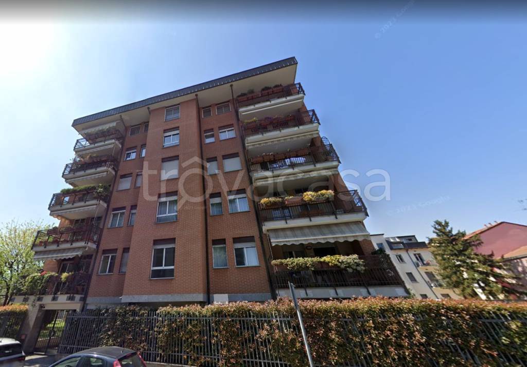 Appartamento in affitto a Milano via Angiolo Maffucci