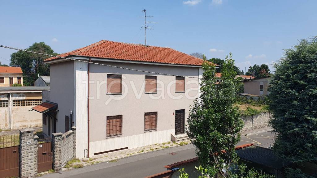 Casa Indipendente in vendita a Busto Garolfo via Vincenzo Bellini