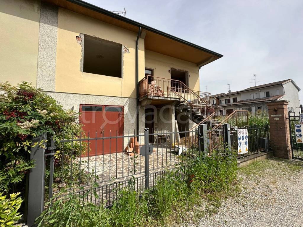 Casa Indipendente in vendita a Borgo Virgilio via Claudio Monteverdi, 6