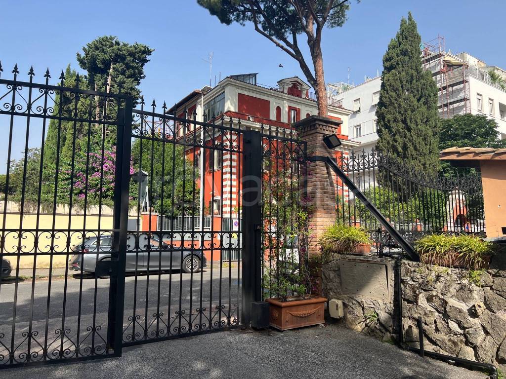 Appartamento in vendita a Roma via dei Monti Parioli, 49
