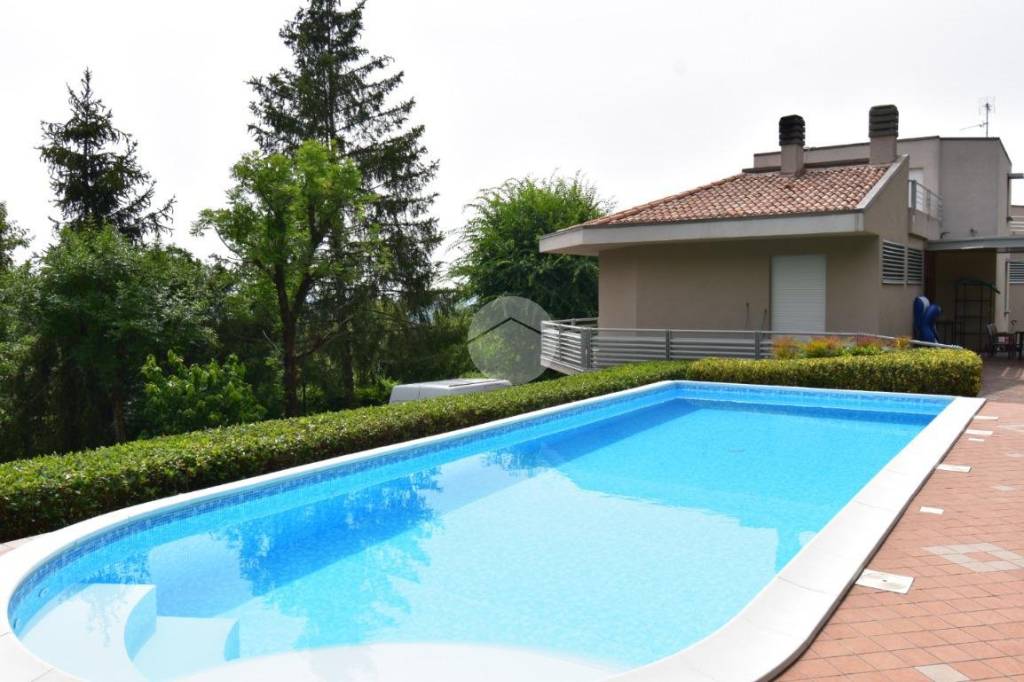 Villa in vendita a Castiglione delle Stiviere via Barocci, 7