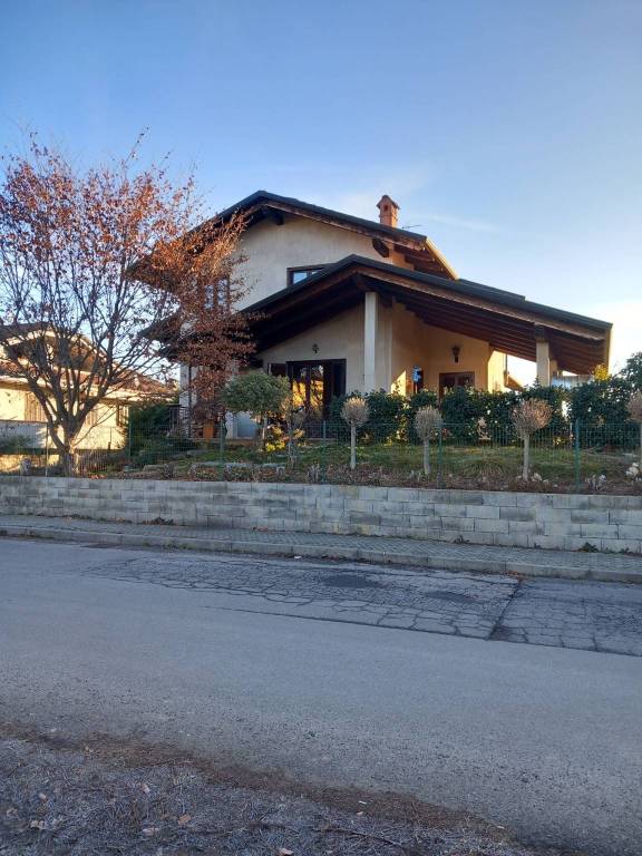 Casa Indipendente in in vendita da privato a Castellamonte frazione Spineto, 6/4