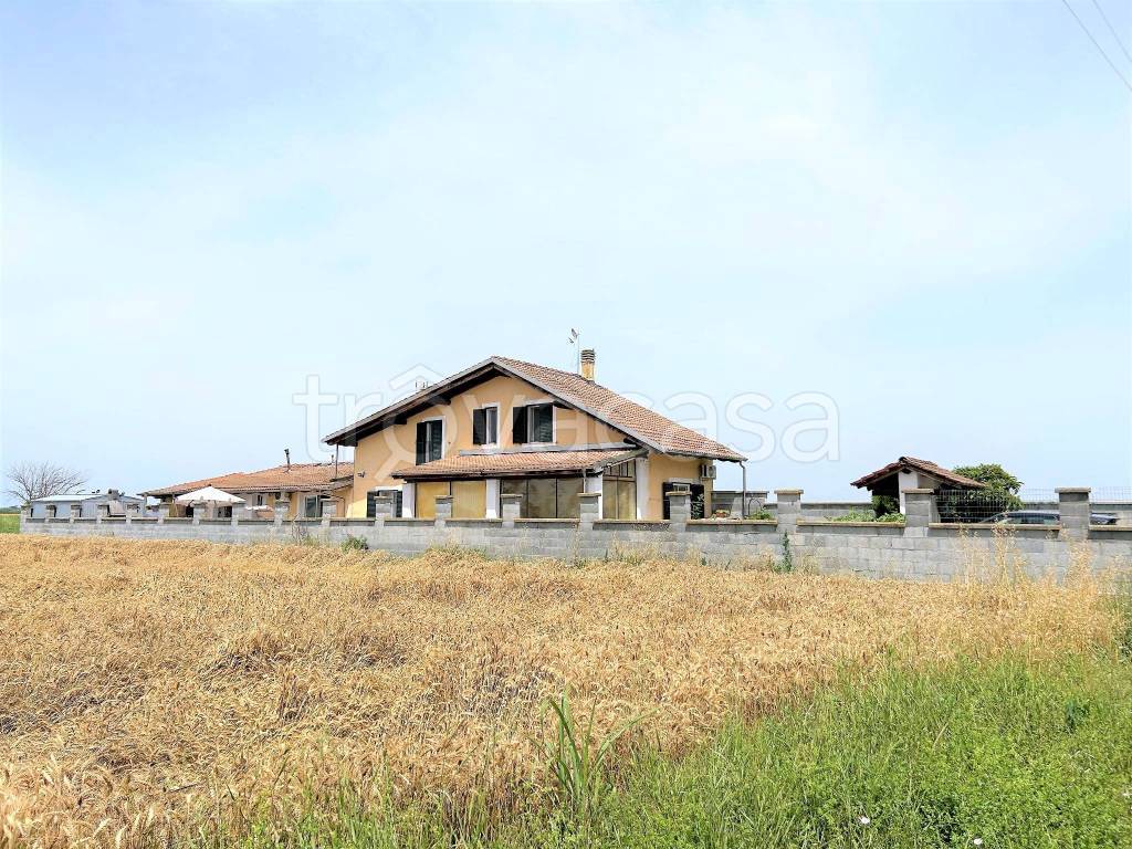 Villa in vendita ad Alessandria via Carentino