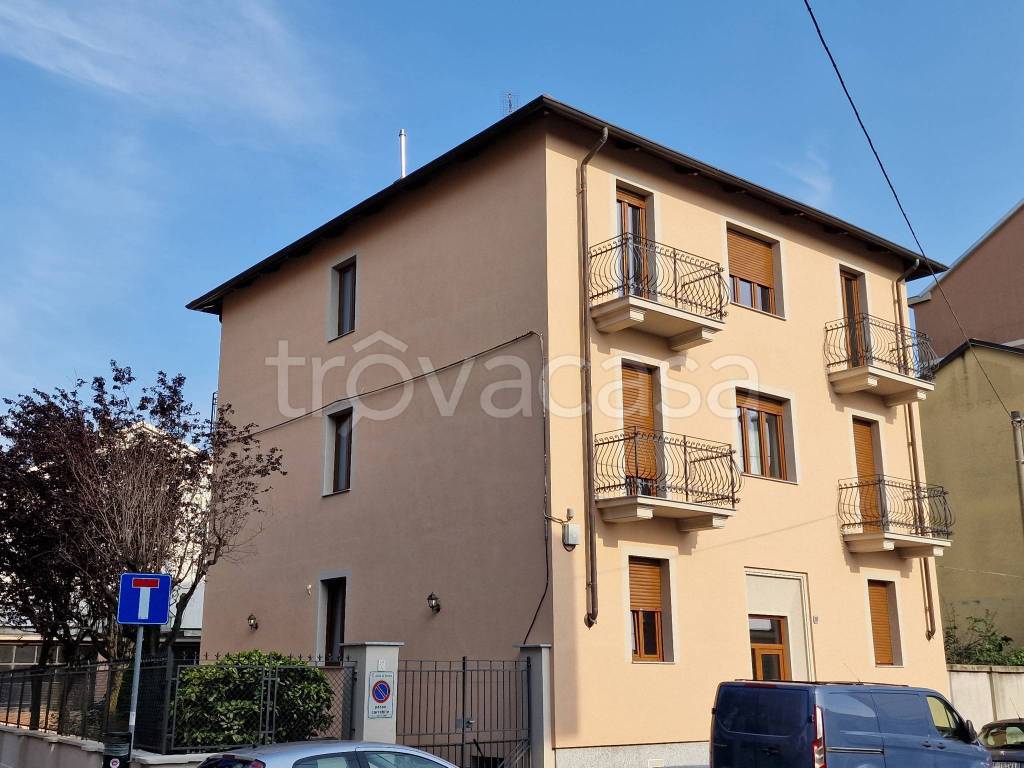 Appartamento in vendita a Torino via La Thuile, 59