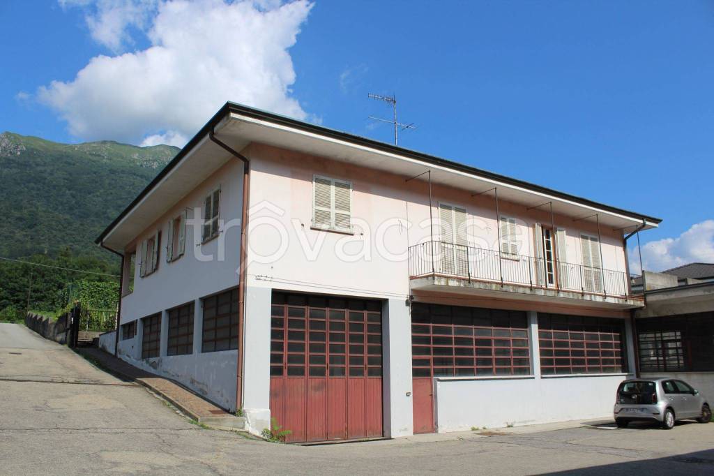 Capannone Industriale in in vendita da privato a Casale Corte Cerro via Novara, 1/29
