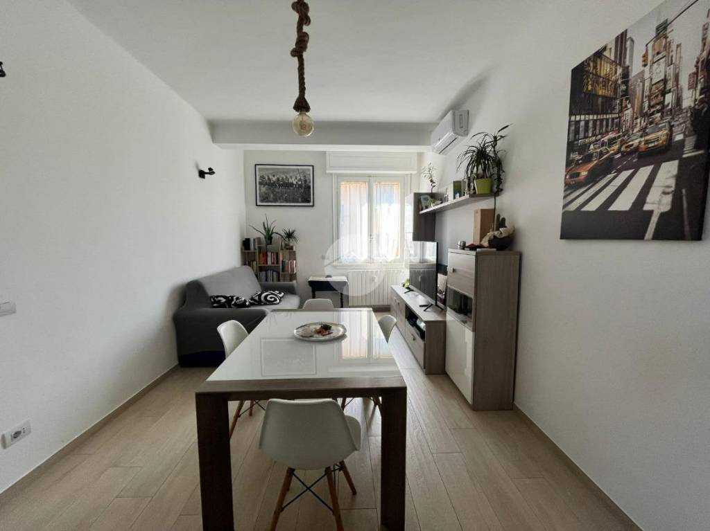 Appartamento in vendita a Milano via Modica, 13
