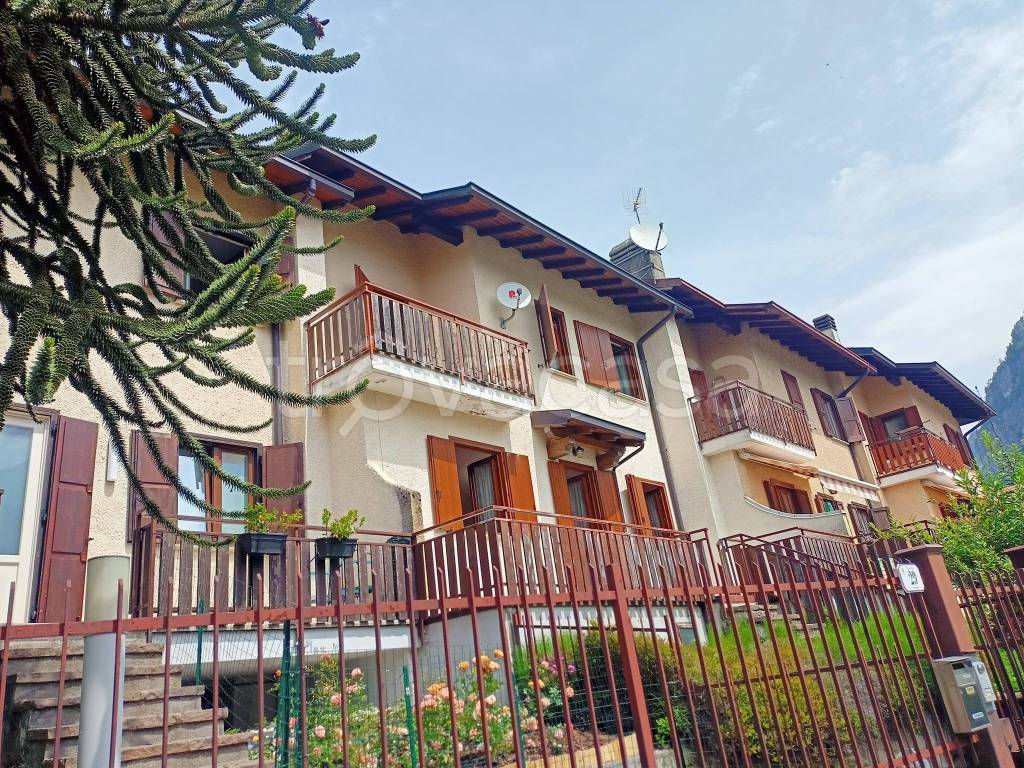 Villa a Schiera in vendita a Ballabio via Fiume