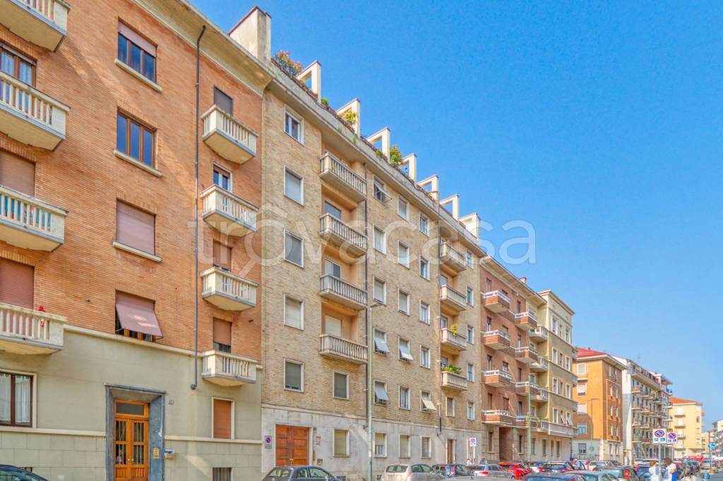 Appartamento in vendita a Torino via Arona, 23