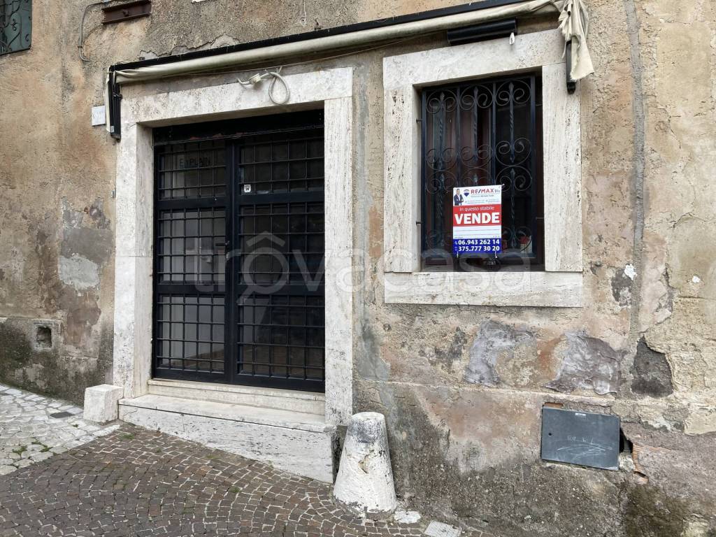 Negozio in vendita a Fiano Romano via Umberto I, 11