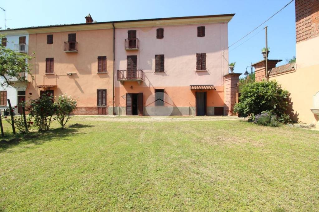 Casa Indipendente in vendita a Baldissero d'Alba via Roma, 3