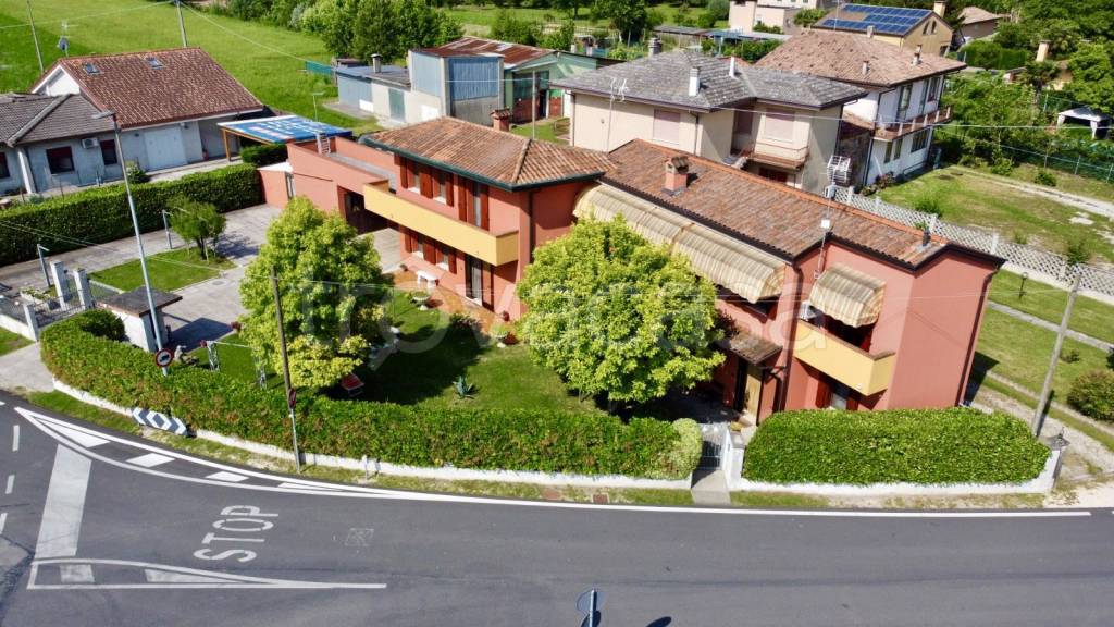 Villa in vendita a Legnaro via Ardoneghe