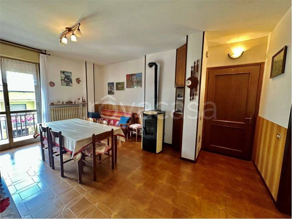 Appartamento in vendita a Premana via roma