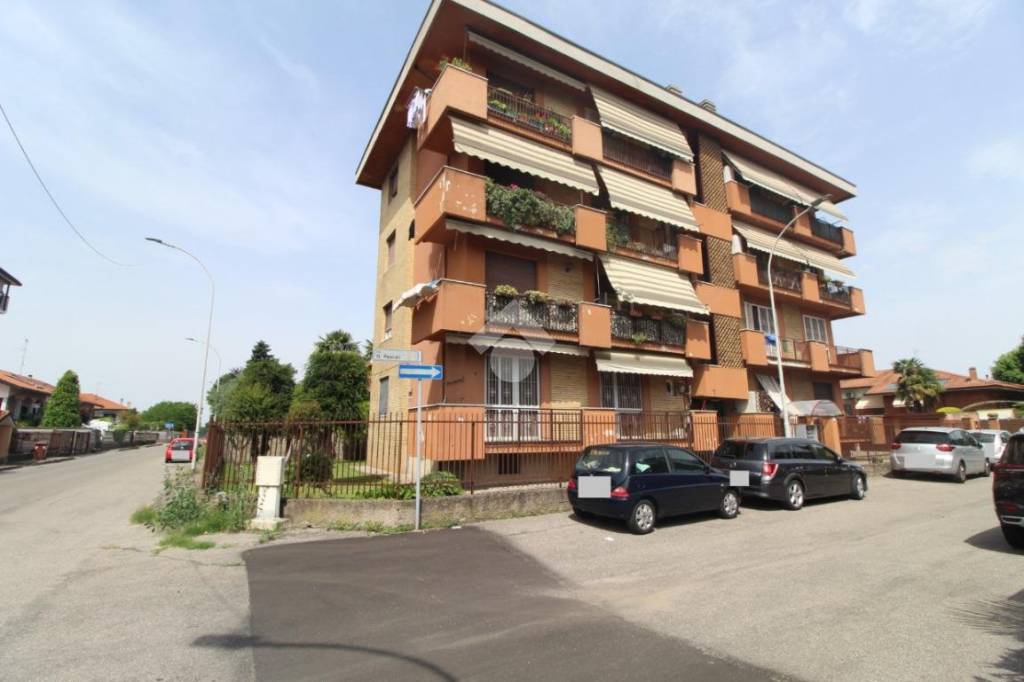 Appartamento in vendita a Casorezzo via pascoli, 1