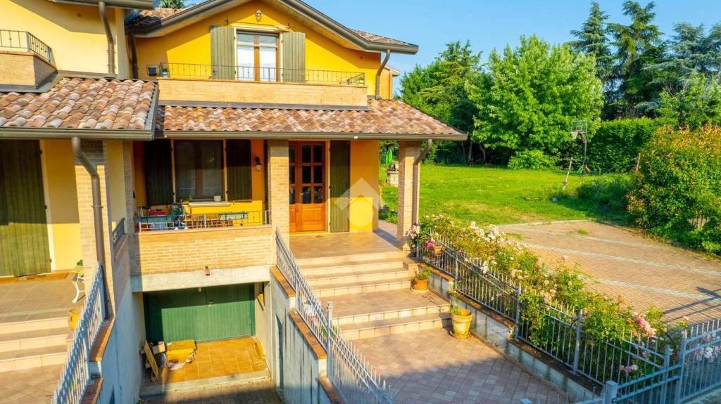 Villa a Schiera in vendita a Quattro Castella via f. Menozzi, 19