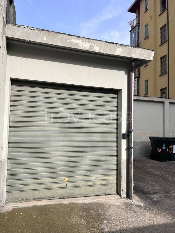 Garage in vendita a Torino via Emilio Brusa, 51