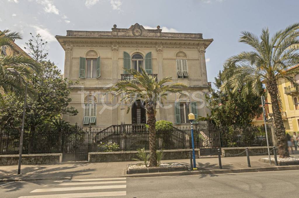Villa Bifamiliare in vendita a Chiavari viale Francesco Tappani, 23