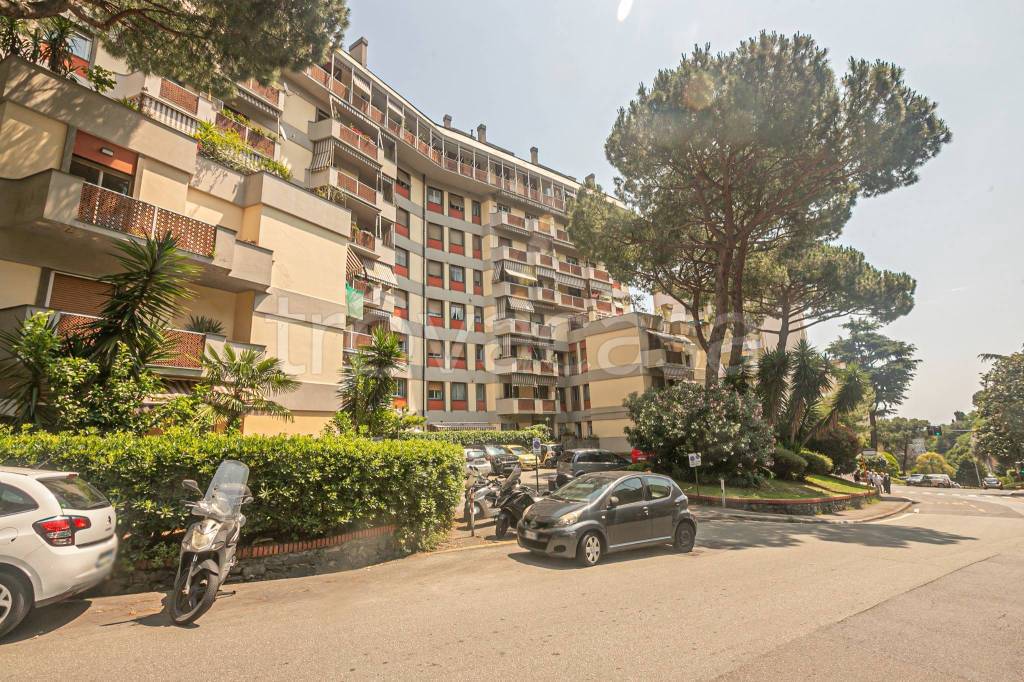 Appartamento in vendita a Genova via Emilio Salgari, 11