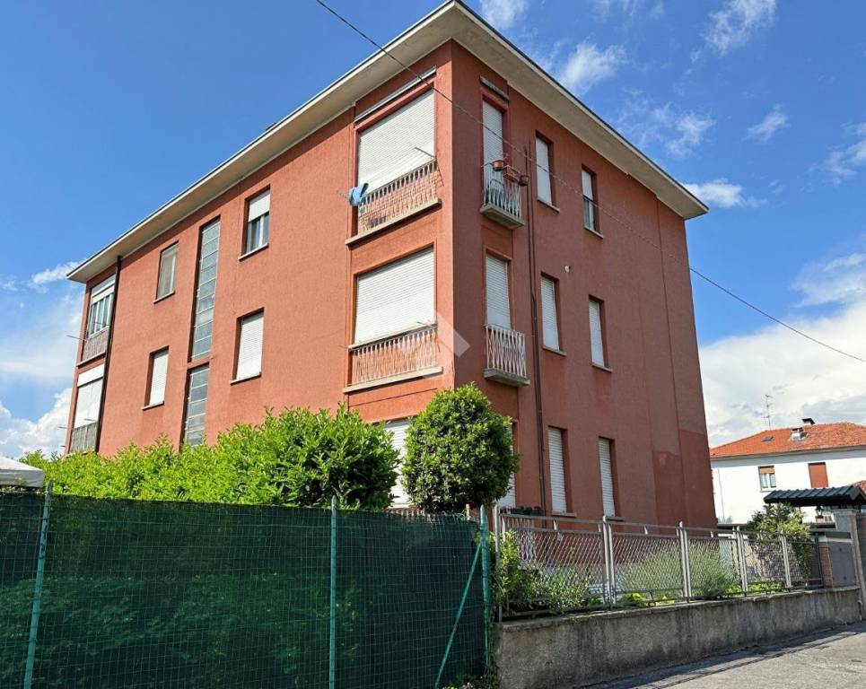 Appartamento in vendita a Carate Brianza via goito, 46
