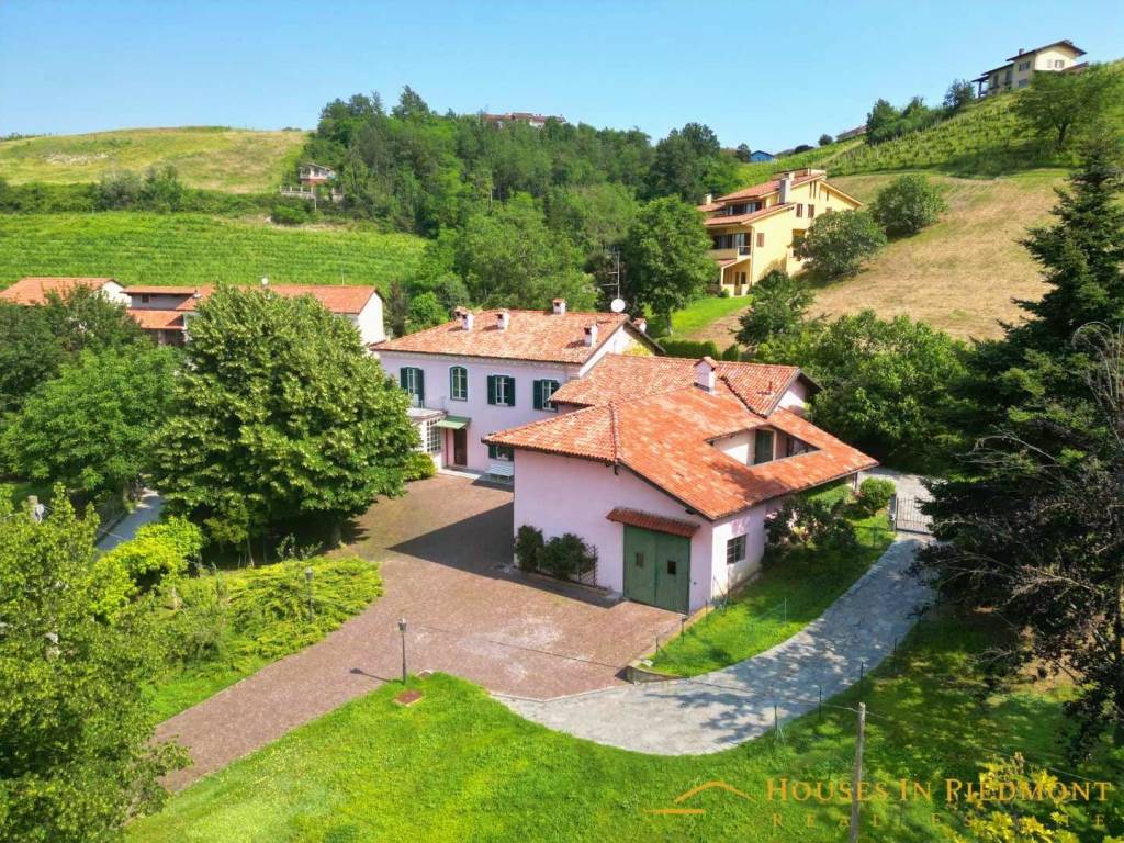 Villa Bifamiliare in vendita a Dogliani