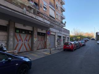 Garage in vendita a roma via dei cluniacensi, 21