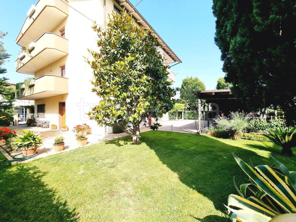 Villa Bifamiliare in vendita a Montesilvano via Valter Verzier