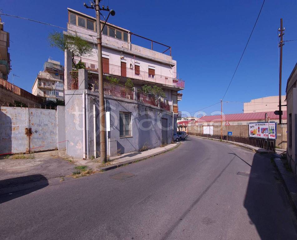 Magazzino in affitto a Messina via del Santo, 60