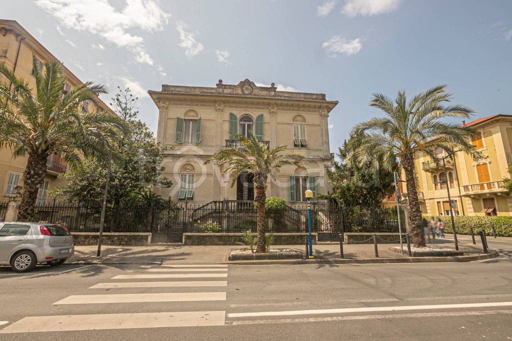 Villa in vendita a Chiavari viale Francesco Tappani, 23