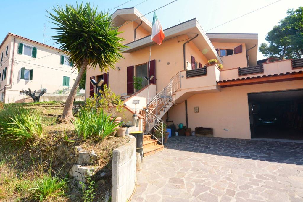 Villa in vendita a Castelfidardo via Mario Brandoni, 1