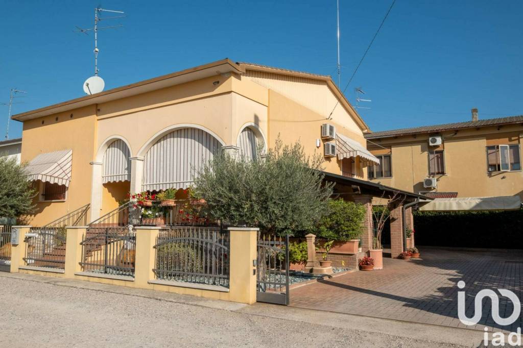 Villa in vendita a Goito via Volontari Toscani, 14