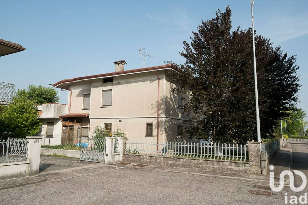 Villa in vendita a Ceresara via Virgilio, 8