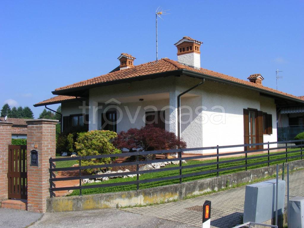 Villa in vendita a Varallo Pombia via Sottoronco