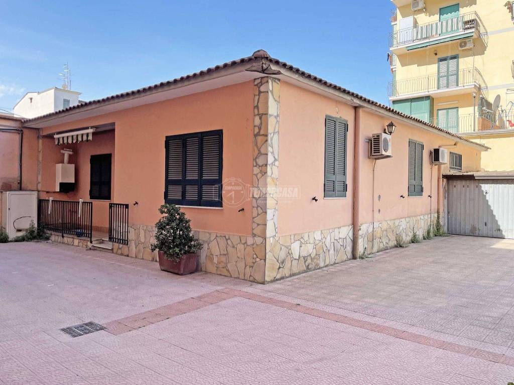 Casa Indipendente in vendita ad Arzano via Napoli 179