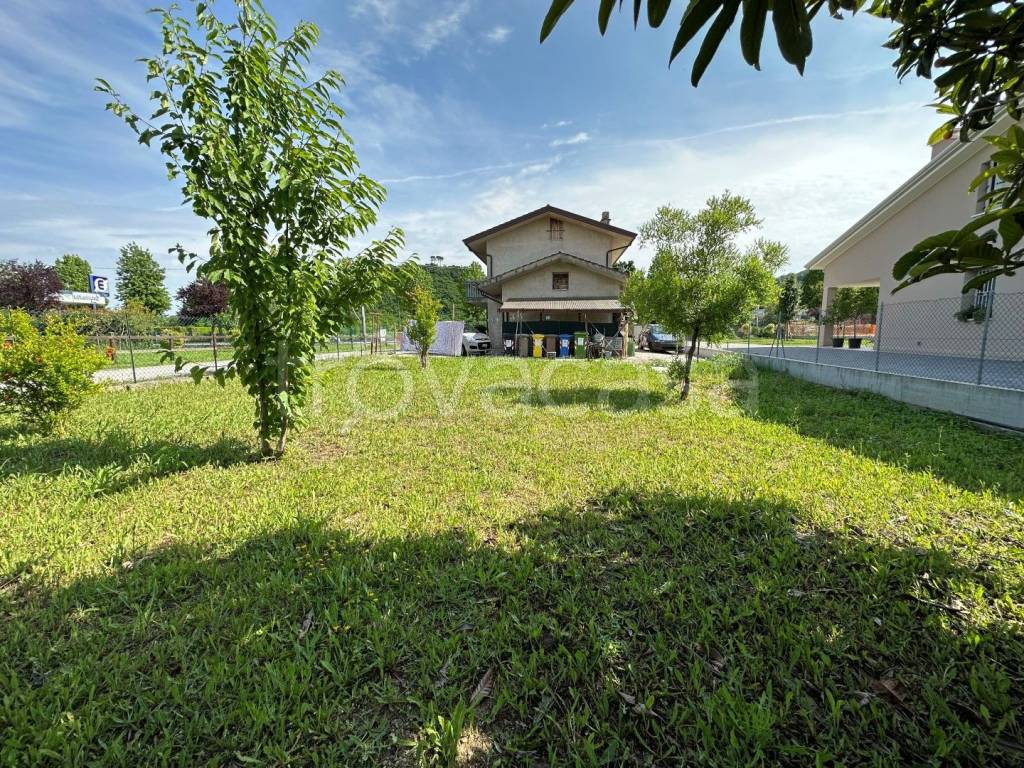Villa Bifamiliare in vendita a Montegrotto Terme via Giuseppe Garibaldi