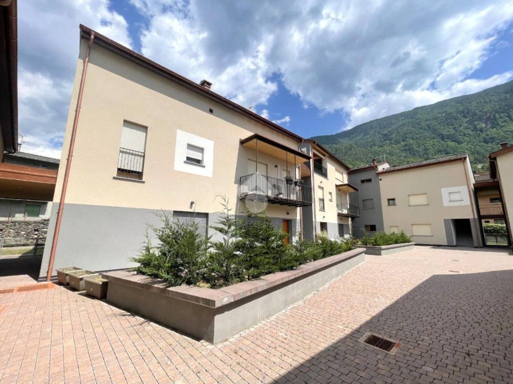 Appartamento in vendita a Tirano via della Repubblica