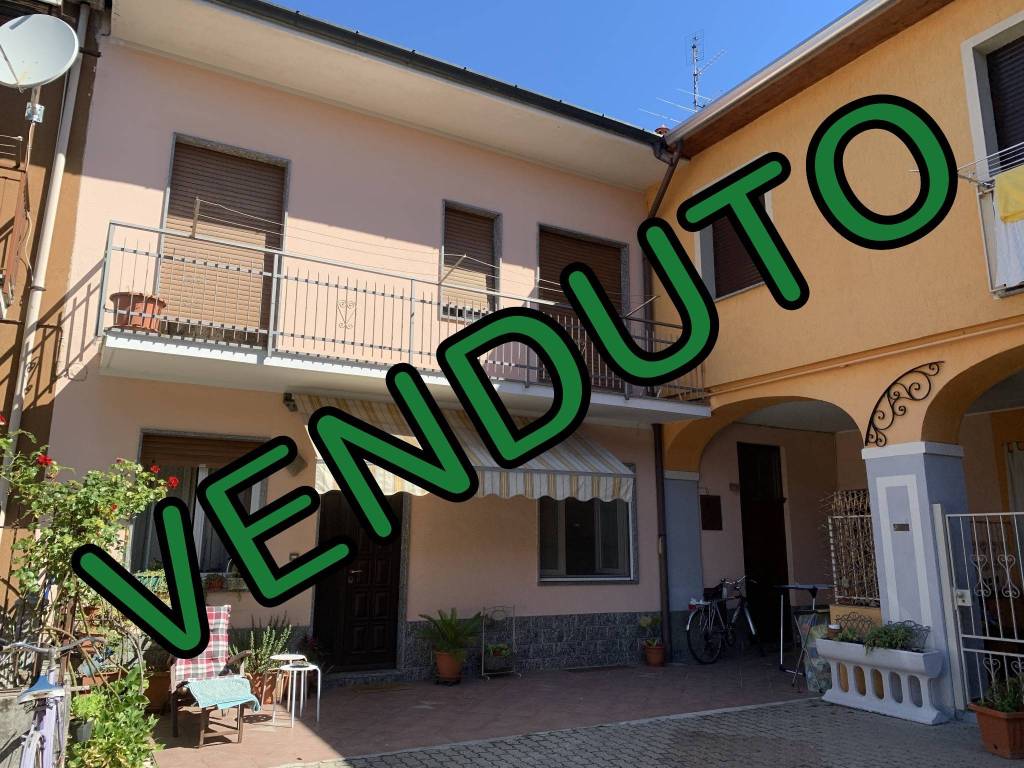 Casa Indipendente in vendita a San Giorgio su Legnano via Camillo Benso di Cavour