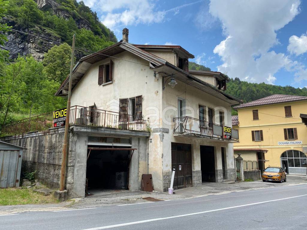 Casa Indipendente in vendita a Trasquera via Sempione, 234