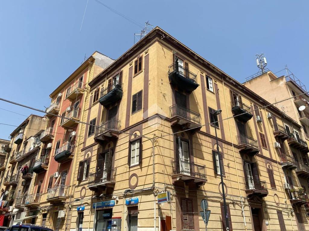 Appartamento in vendita a Palermo via Francesco Paolo Perez, 81