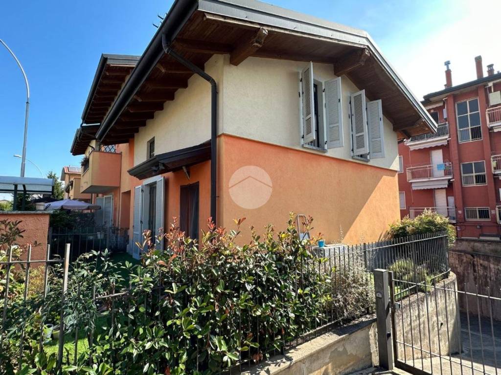 Villa a Schiera in vendita a Pessano con Bornago via Sant'Antonio, 15