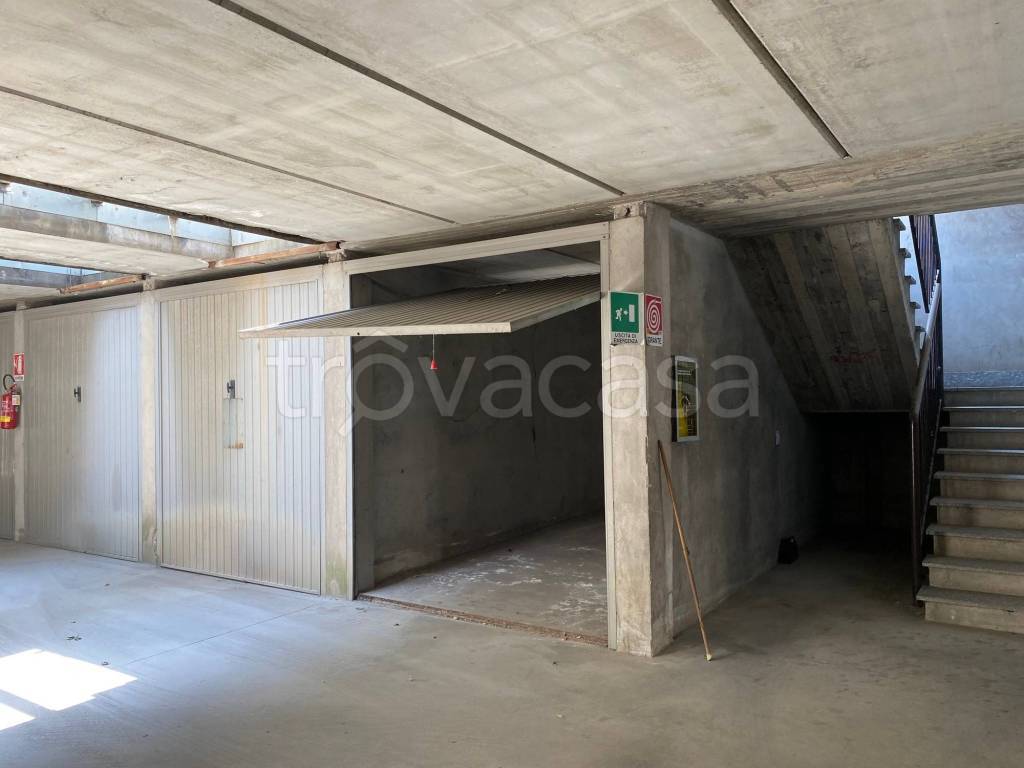 Garage in vendita a Novara via Gnifetti, 90
