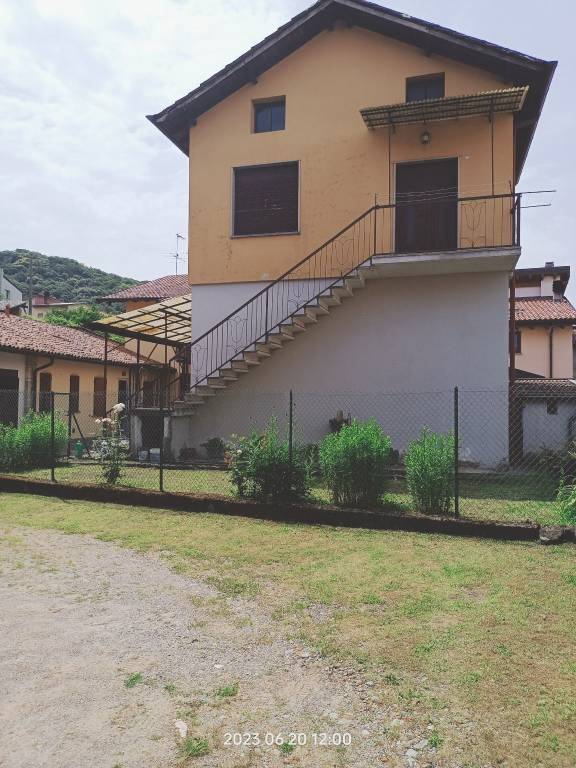 Casa Indipendente in vendita a Colle Brianza via Alessandro Volta